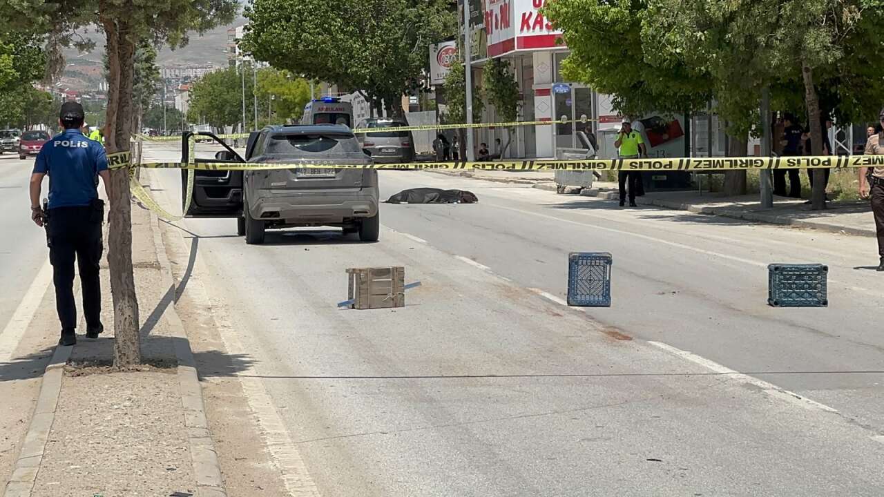 Konya’da yürek yakan veda! Ayşenur Can’ı son yolculuğuna babası uğurladı 13